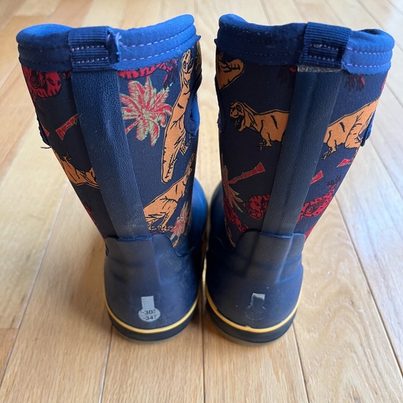 Bogs Classic Dino print all weather insulated boots, size 10 - Picture 2 of 6